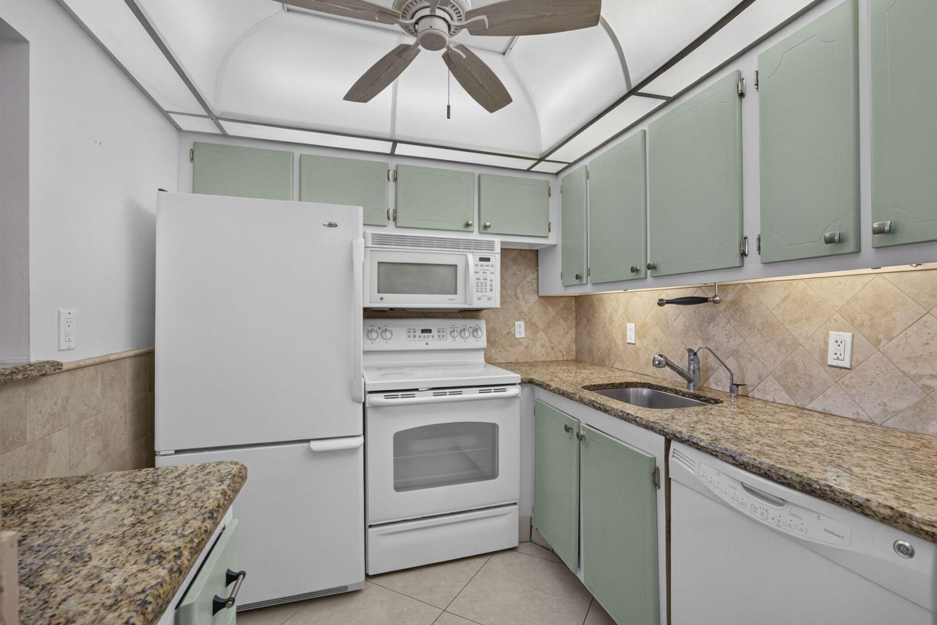 456 Southampton C, West Palm Beach, FL 33417 Photo
