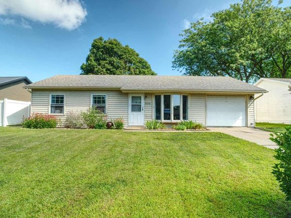 2210 Lafayette Terrace , Clinton, IA 52732