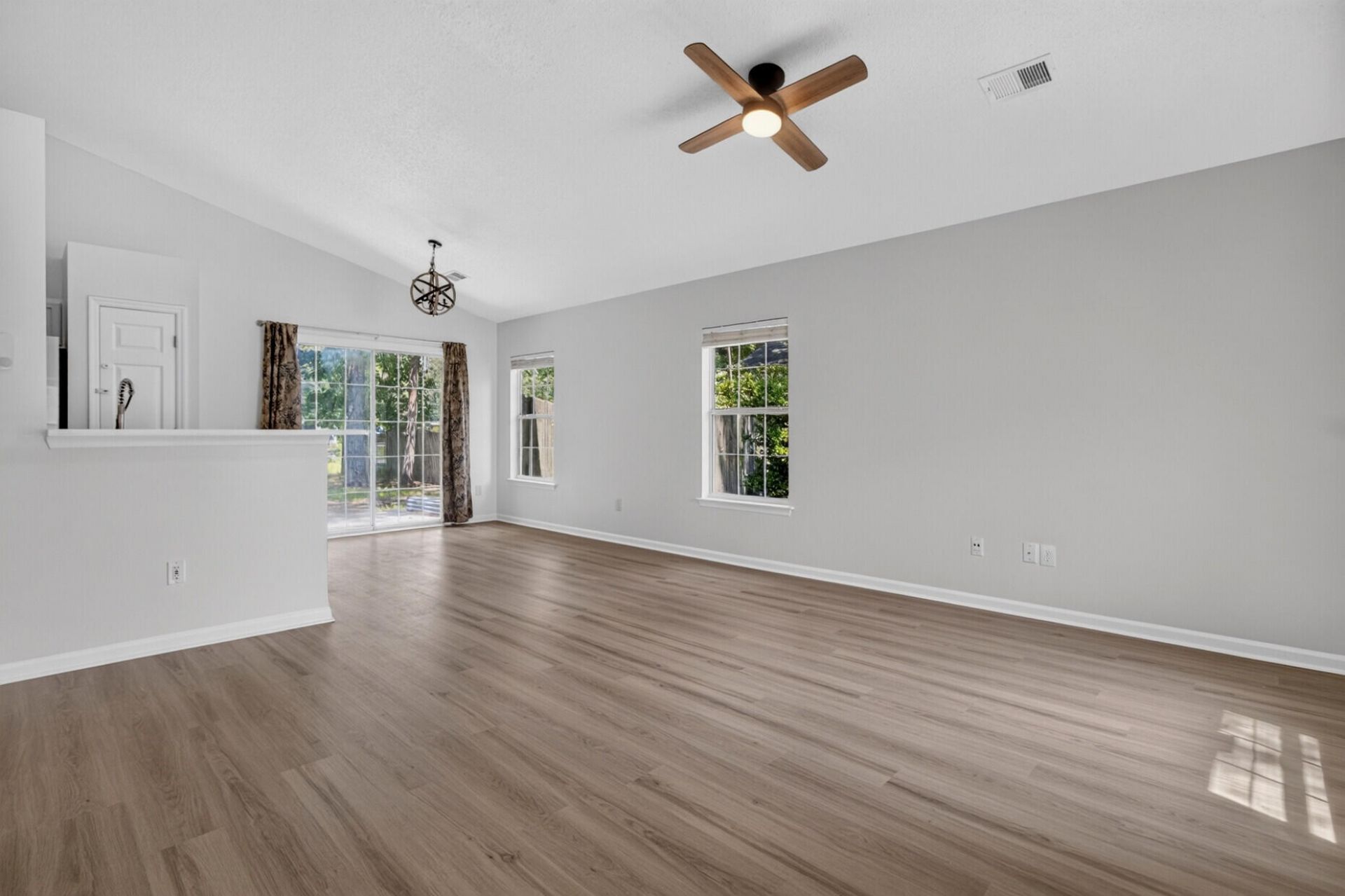 2412 Stingray Boulevard Photo 6