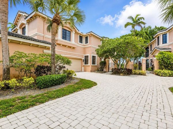 2703 Center Ct Dr, Unit 1-14, Weston, FL 33332