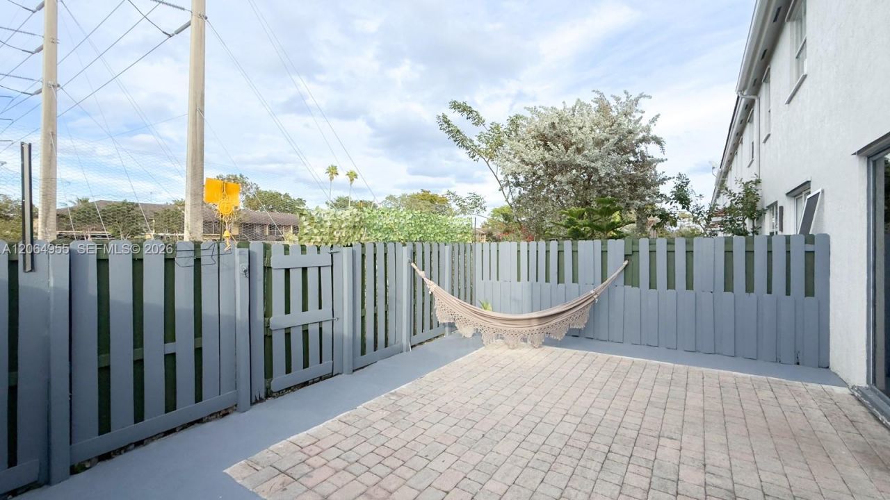 1001 NE 208th St, Unit ., Miami, FL 33179 Photo