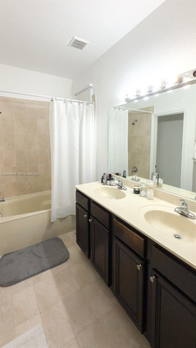 1001 NE 208th St, Unit ., Miami, FL 33179 Photo