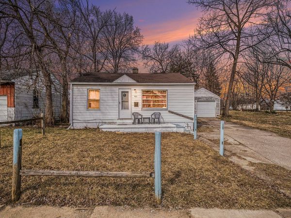 933 E Foss Avenue, Flint, MI 48505