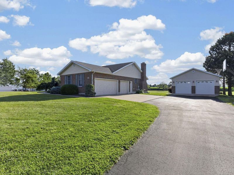3151 Wall Street, Centerburg, OH 43011 Photo 8