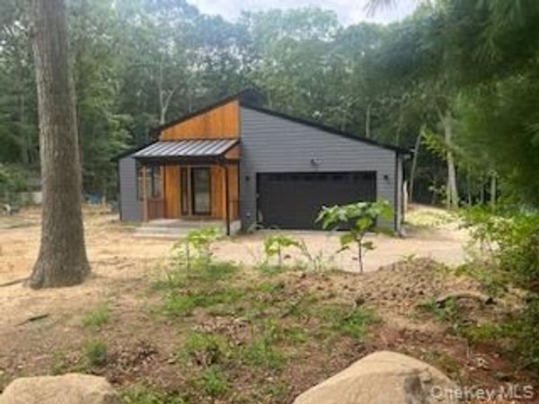 17 Bittersweet Avenue , Hampton Bays, NY 11946