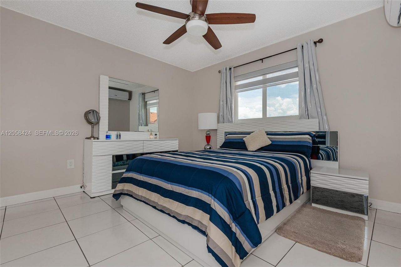 11559 SW 7th St, Sweetwater, FL 33174 Photo