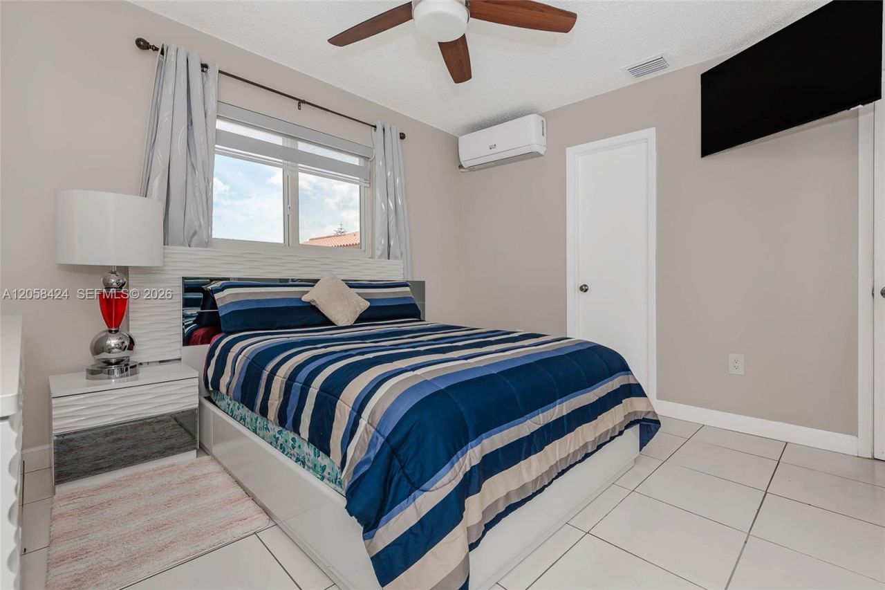 11559 SW 7th St, Sweetwater, FL 33174 Photo