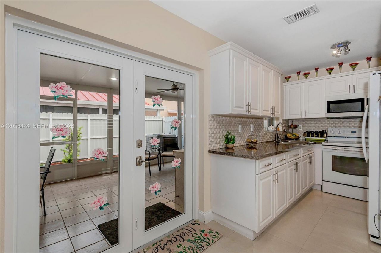 11559 SW 7th St, Sweetwater, FL 33174 Photo