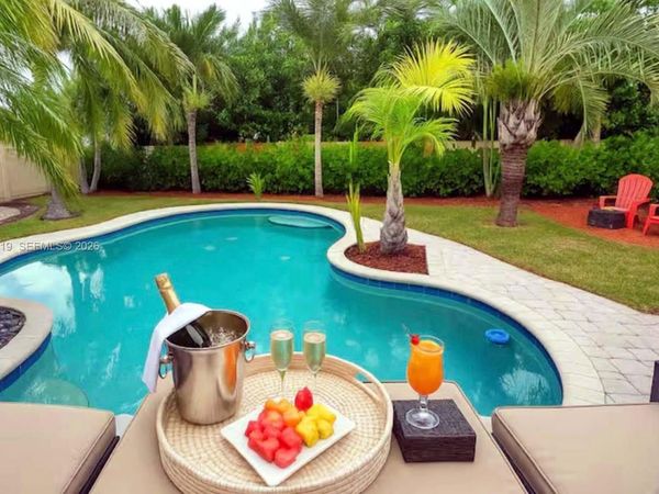 1301 NE 42nd St, Oakland Park, FL 33334