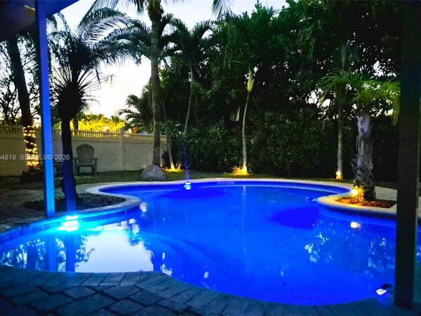 1301 NE 42nd St , Oakland Park, FL 33334