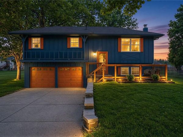 229 SE Westminister Road, Blue Springs, MO 64014