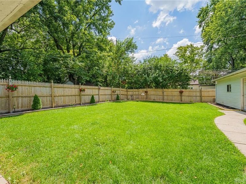 516 Earnshaw Drive, Kettering, OH 45429 Photo 13