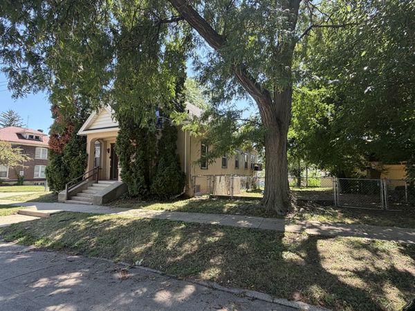 537 W Pleasant Street , Freeport, IL 61032