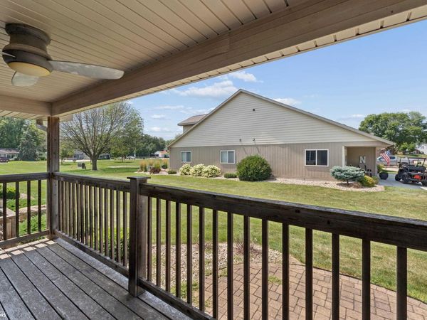 901 3rd Avenue S, Clear Lake, IA 50428