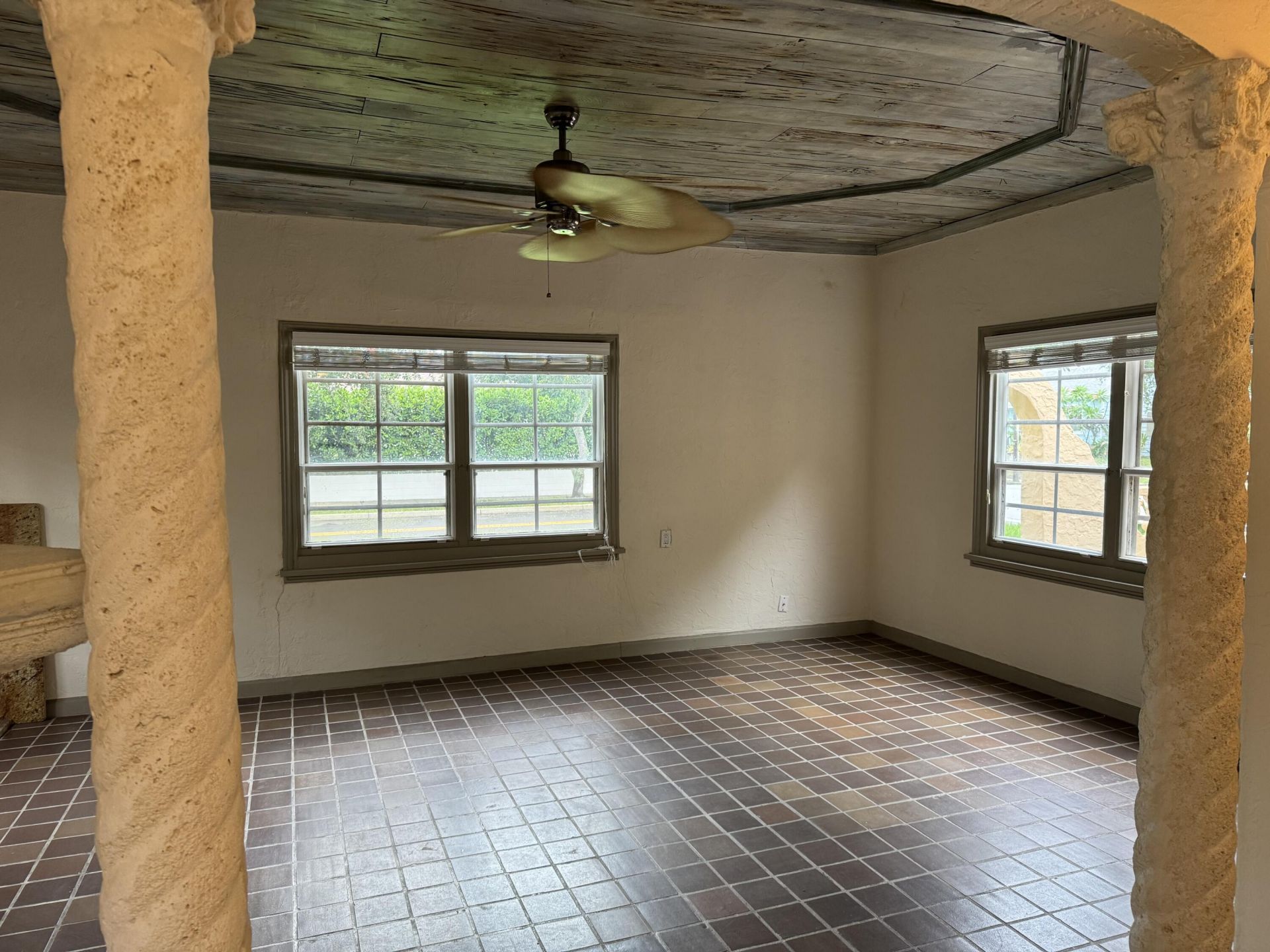 735 Colonial Road, West Palm Beach, FL 33405 Photo