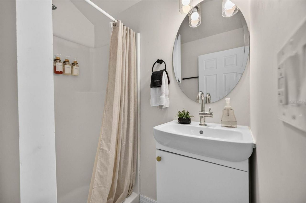 4624 Iris Street N, Saint Petersburg, FL 33714 Photo