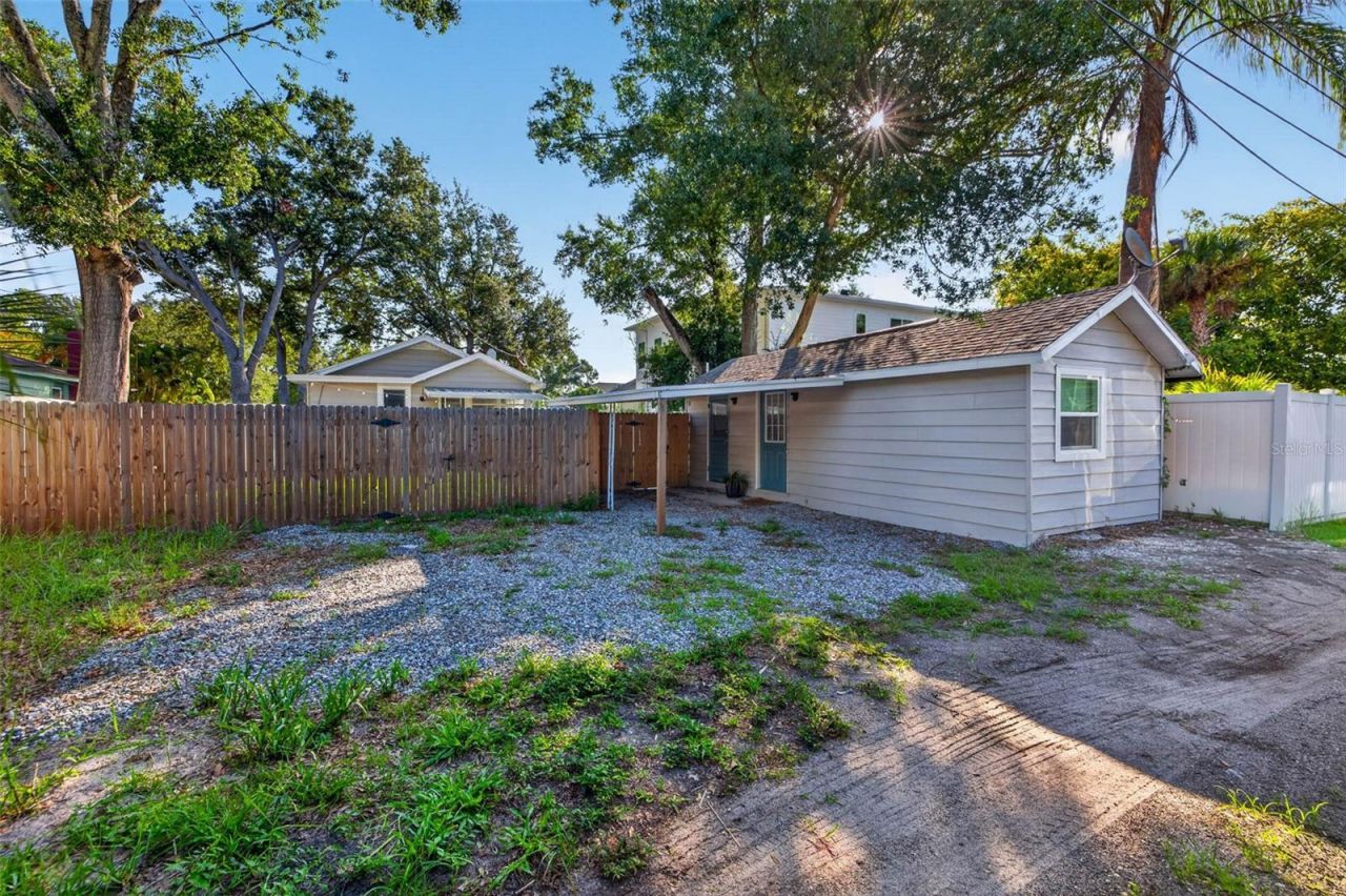 4624 Iris Street N, Saint Petersburg, FL 33714 Photo