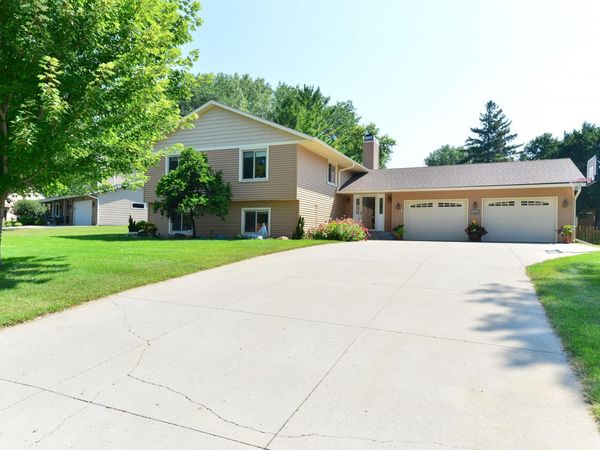 17400 Barrington Court, Minnetonka, MN 55345