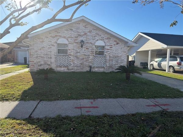 7042 YORKTOWN Drive , New Orleans, LA 70127