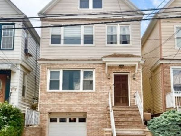 124 W 45Th St, Bayonne, NJ 07002