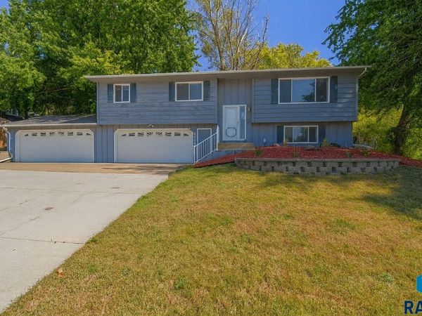 4504 S Cliff Ave, Sioux Falls, SD 57103