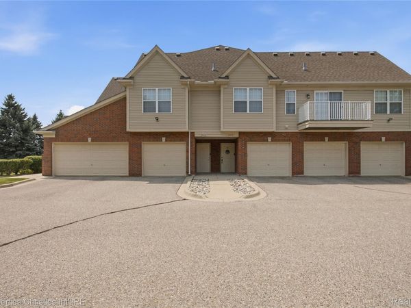 8413 Heywood Circle , Sterling Heights, Mi 48312