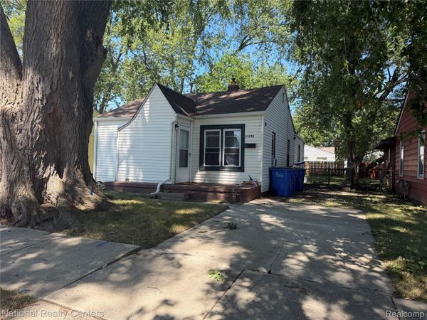 11299 Chalmers Avenue , Warren, Mi 48089