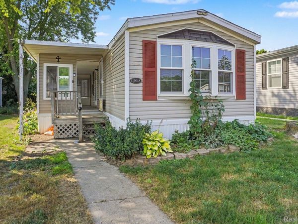 10018 Hutchinson Dr , Springfield Township, Mi 48350