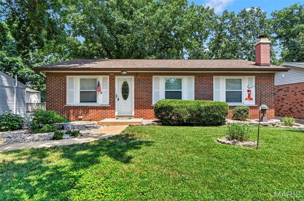 135 Linnview Drive , Saint Louis, MO 63129 Main Photo