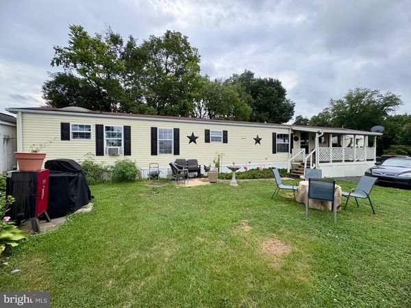 20 CIRCLE DRIVE , COLUMBIA, PA 17512