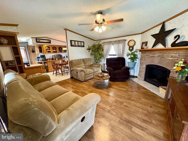 20 CIRCLE DRIVE, COLUMBIA, PA 17512
