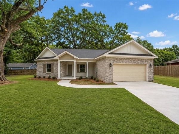 7051 Country Oaks Drive N, Irvington, AL 36544