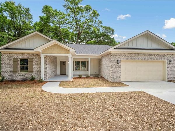 7051 Country Oaks Drive N, Irvington, AL 36544