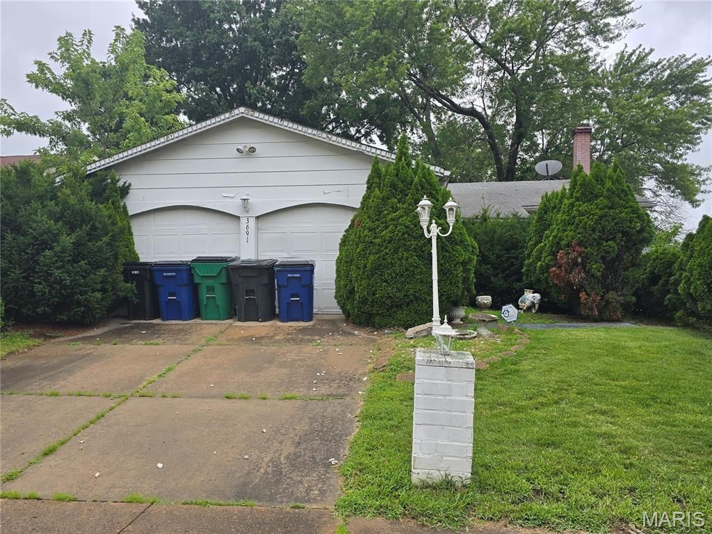 3691 Heather Trails Drive , Florissant, MO 63031 Main Photo