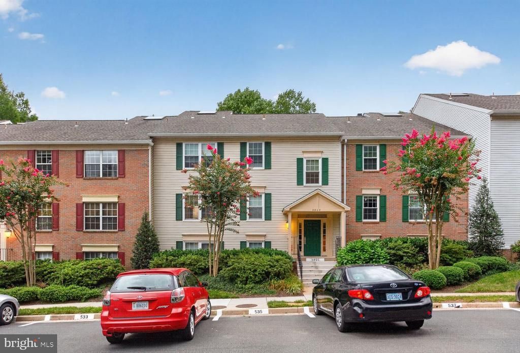 3805 Green Ridge Court, Unit 302, Fairfax, VA 22033 Main Photo