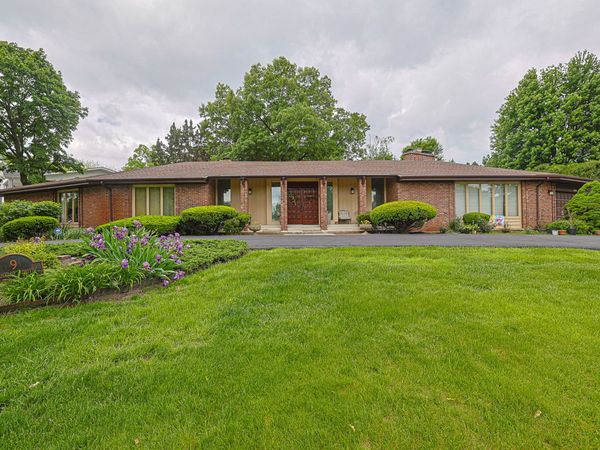 9 Camelot Drive , Oak Brook, IL 60523