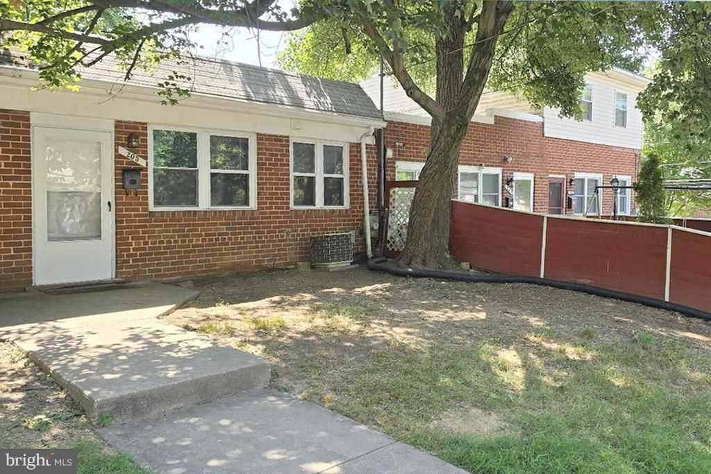 205 N ADAMS STREET , ROCKVILLE, MD 20850