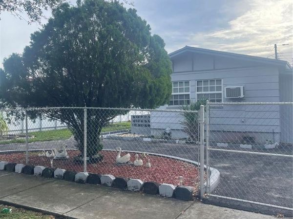 2311 NW 27th Ter, Fort Lauderdale, FL 33311