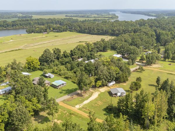 480 Dorothy Ann Lane, Saltillo, TN 38370