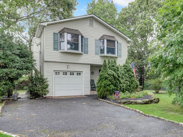 41 Main Avenue , Mastic, NY 11950