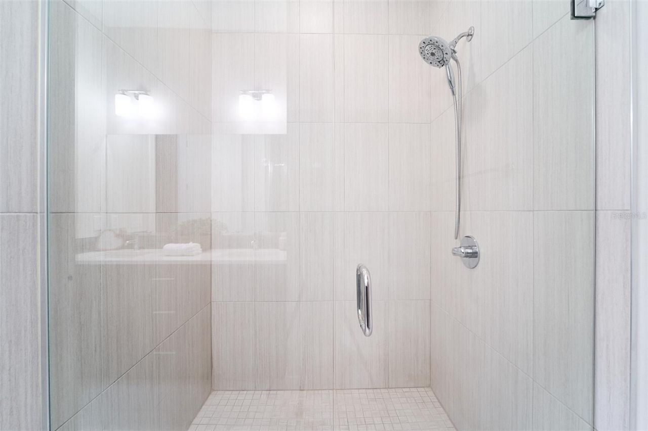 136 8th Street N, Saint Petersburg, FL 33701 Photo