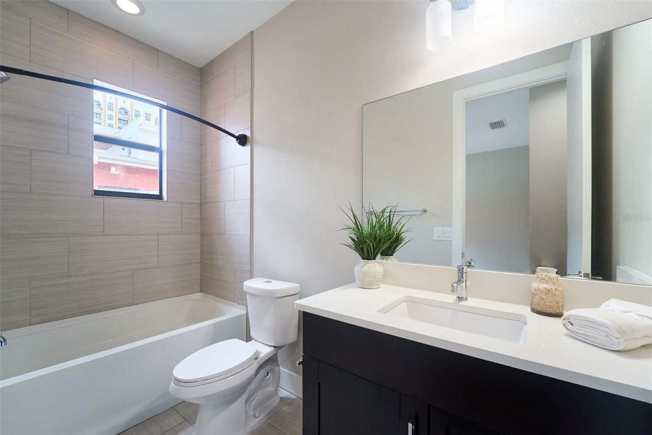136 8th Street N, Saint Petersburg, FL 33701 Photo