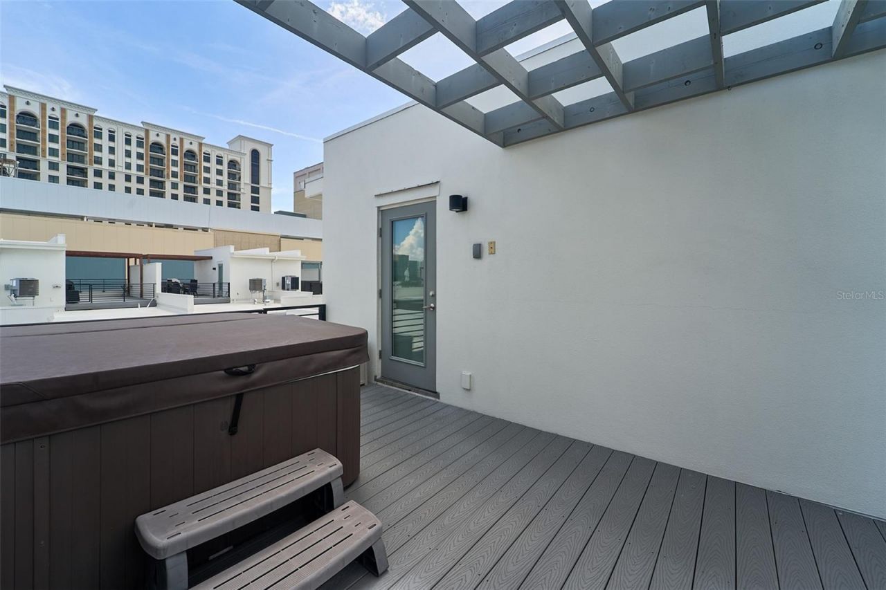 136 8th Street N, Saint Petersburg, FL 33701 Photo