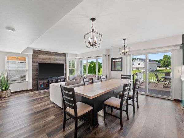 822 Skypark DRIVE, Hartford, WI 53027