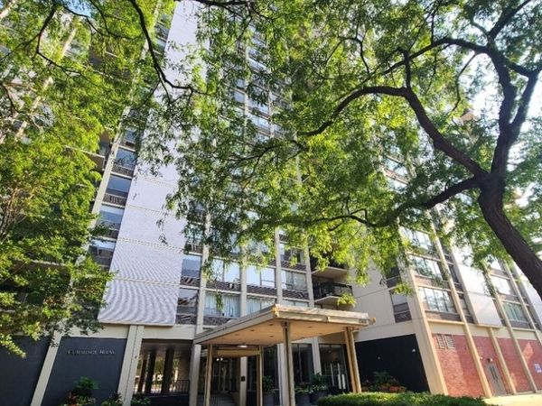 1360 N Sandburg Terrace , Unit 410, Chicago, IL 60610