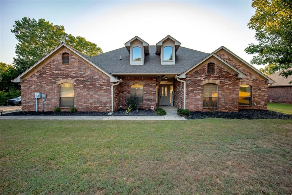 8621 Blue Heron Cove, Edmond, OK 73034 Main Photo