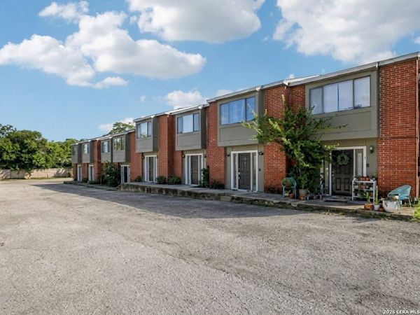 1221 W Hopkins, Unit 2, San Marcos, TX 78666