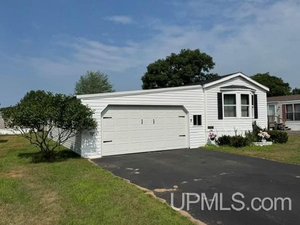 155 29th Street, Gladstone, MI 49829