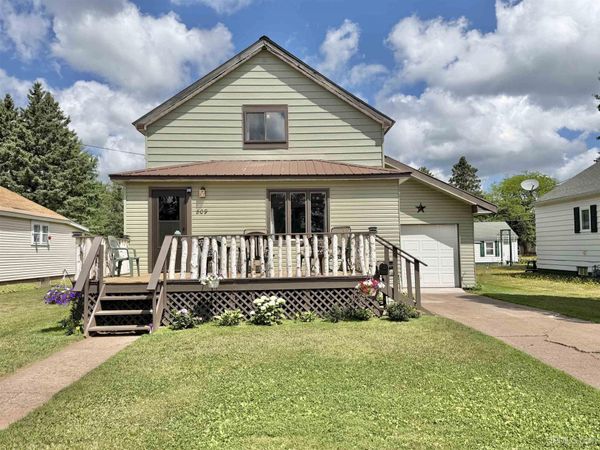 809 E Pierce Street, Wakefield, MI 49968