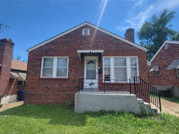 1810 Eton Lane , St Louis, MO 63147